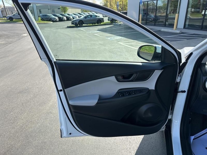 2023 Hyundai Kona SELImage 23