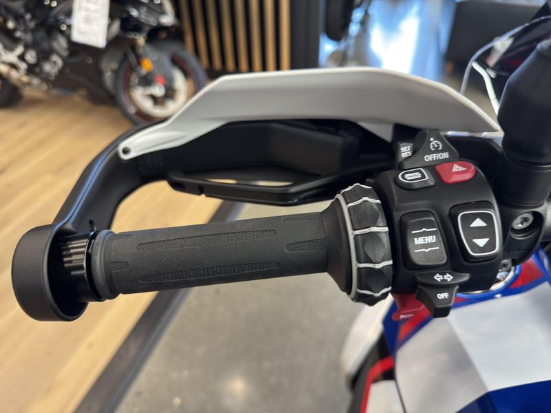 2025 BMW R 1300 GS - TROPHY - RACING BLUE METALLIC 