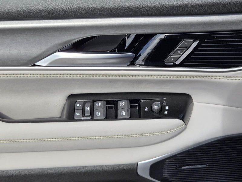 2026 Jeep Grand Wagoneer 4x2