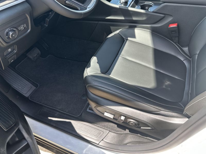 New 2025 Jeep Grand Cherokee L Limited 4x4Image 23