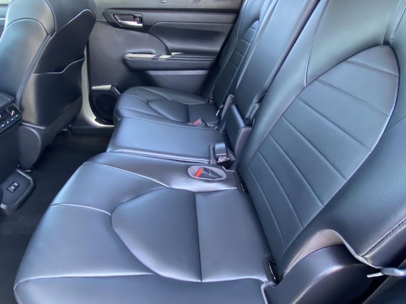 2021 Toyota Highlander XLEImage 16
