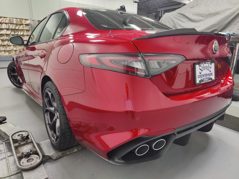 Used 2024 Alfa Romeo Giulia Quadrifoglio Carbon w/Activ Asst PlusImage 8