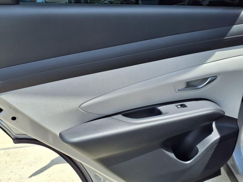 2025 Hyundai Tucson Hybrid SEL ConvenienceImage 17