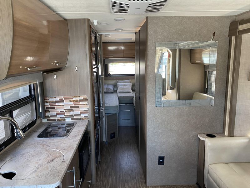 2018 THOR VEGAS 24.1 Image 6