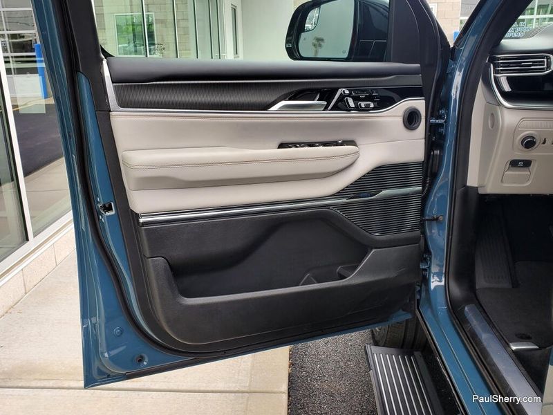 2026 Jeep Grand Wagoneer L Summit Obsidian 4x4