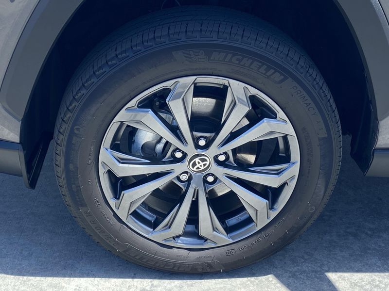 2024 Toyota RAV4 XLE PremiumImage 10