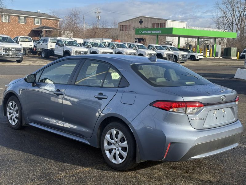 2022 Toyota Corolla LE photo 4