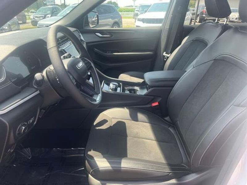 2025 Jeep Grand Cherokee L Altitude X 4x4
