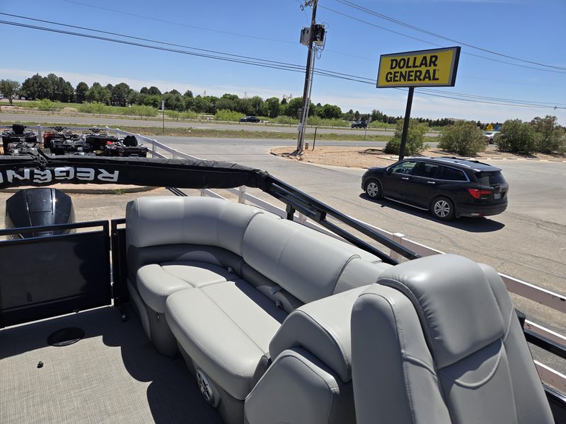 USED 2022 TRACKER REGENCY 230 DL3 Image 15