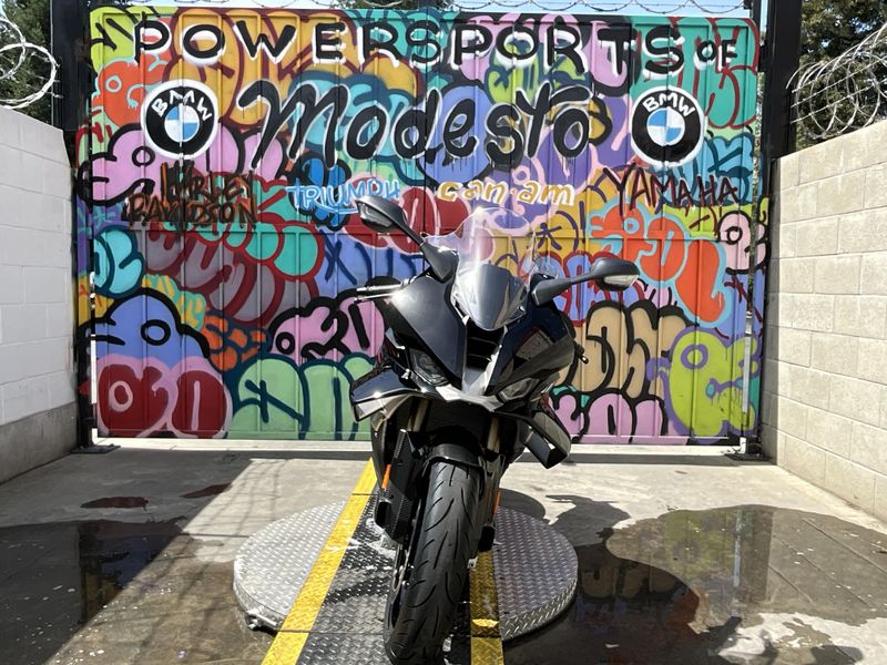 2025 BMW S 1000 RR Image 3