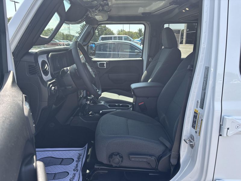Used 2026 Jeep Wrangler Sport SImage 10