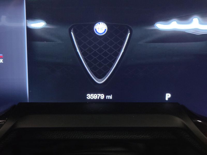 Used 2024 Alfa Romeo Giulia Ti AWD w/Performance Driving PkgImage 31