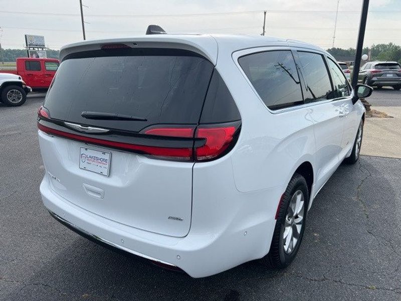 2024 Chrysler Pacifica Touring L AwdImage 7