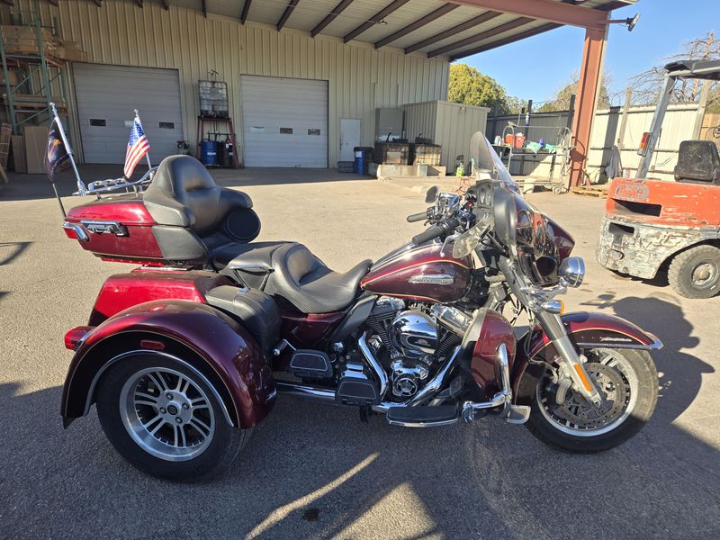 USED 2014 HARLEY TRIKE TRI GLIDE ULTRA Image 2