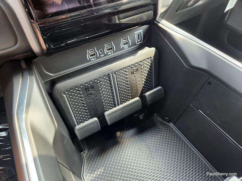 New 2025 RAM 1500 Laramie Crew Cab 4x4 5