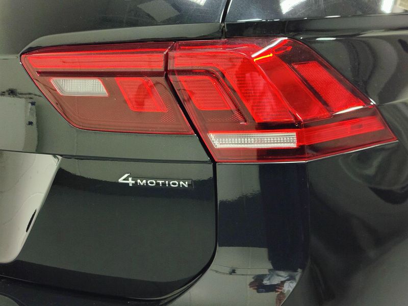 Used 2024 Volkswagen Tiguan AWD SEL R-Line w/Sunroof/NavImage 6