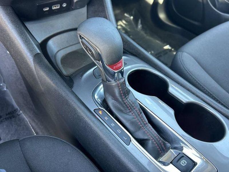 Used 2025 Chevrolet Malibu RSImage 28