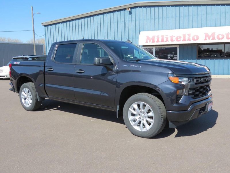 2022 Chevrolet Silverado 1500 Custom 4x4 4dr Crew Cab 5.8 ft. SBImage 2