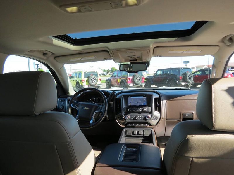 Used 2016 Chevrolet Silverado 1500 LTZ 4x4 4dr Crew Cab 5.8 ft. SBImage 29