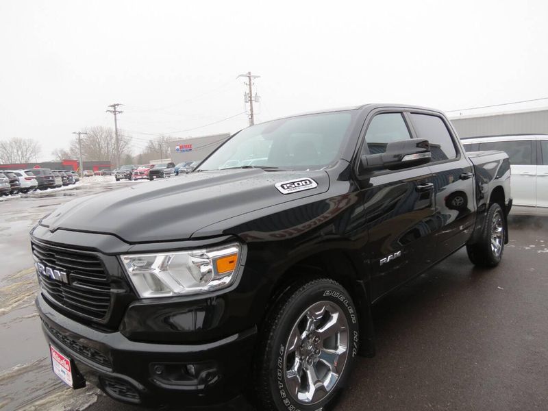 2021 RAM 1500 Big Horn 4x4 4dr Crew Cab 5.6 ft. SB PickupImage 4