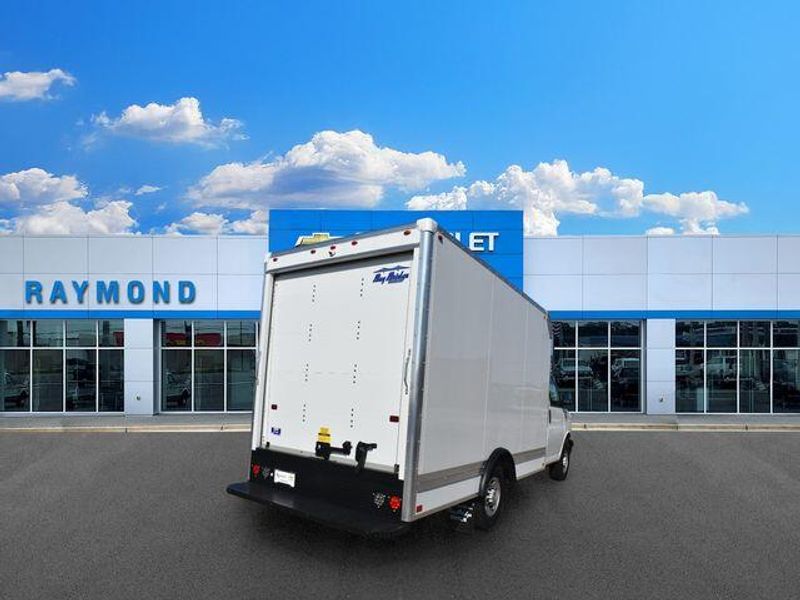 New 2026 Chevrolet Express 3500 Work VanImage 4