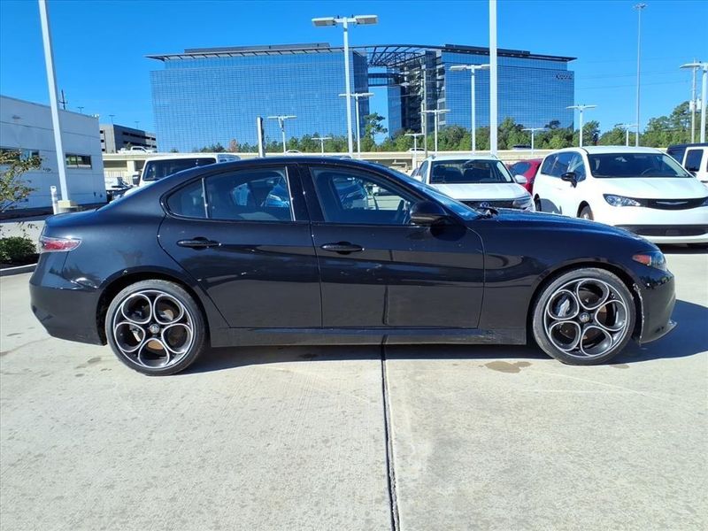 New 2025 Alfa Romeo Giulia RWDImage 5