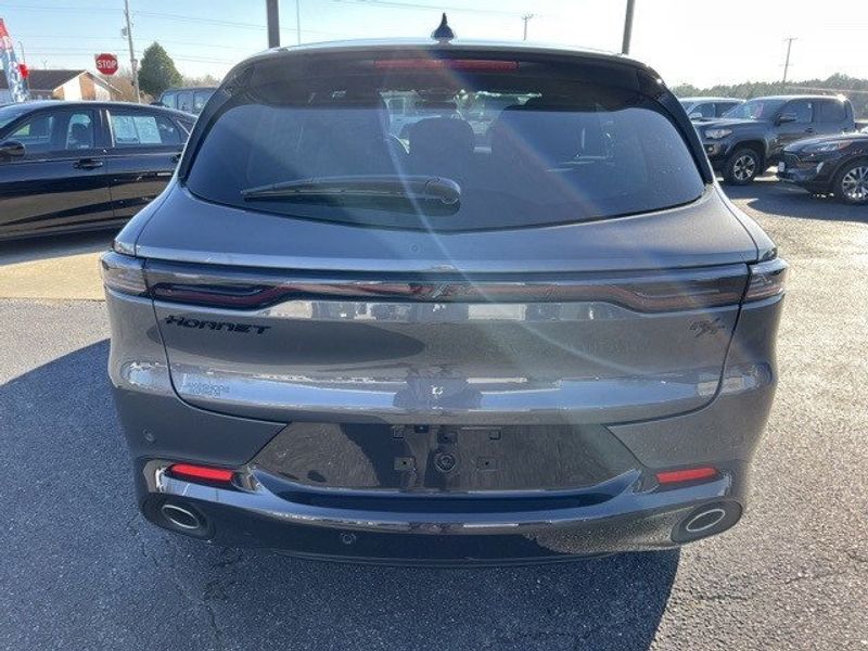 2024 Dodge Hornet R/T Eawd in a Gray Cray exterior color and Blackinterior. Lakeshore CDJR Seaford 302-213-6058 lakeshorecdjr.com 