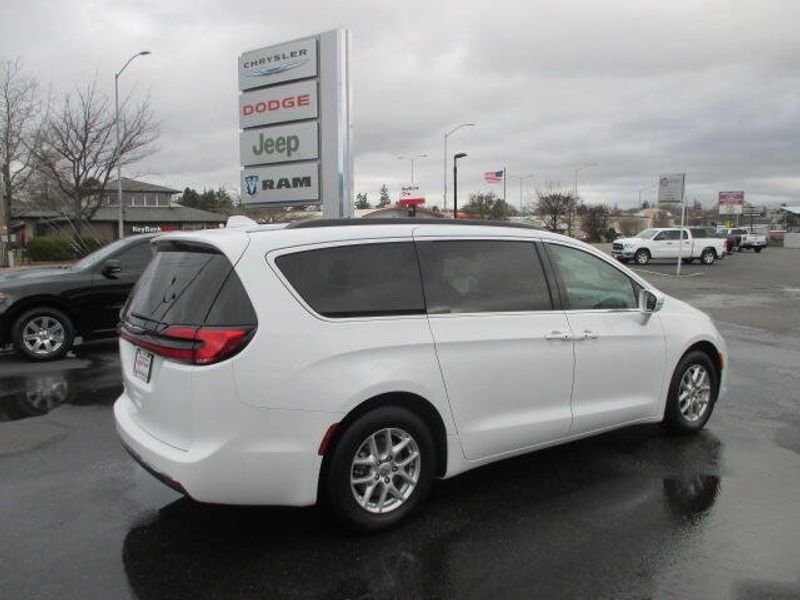 2022 Chrysler Pacifica Touring LImage 7