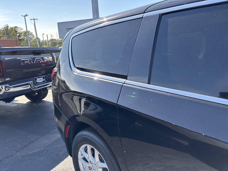 New 2026 Chrysler Pacifica SelectImage 6