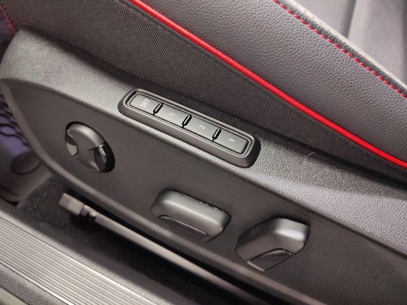 Used 2024 Volkswagen Golf GTI SE w/SunroofImage 15