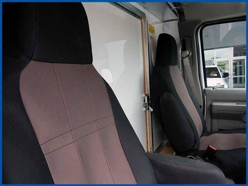 2025 Ford E-350 Cutaway BaseImage 9
