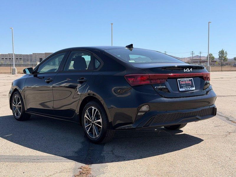 Used 2023 Kia Forte LXSImage 5