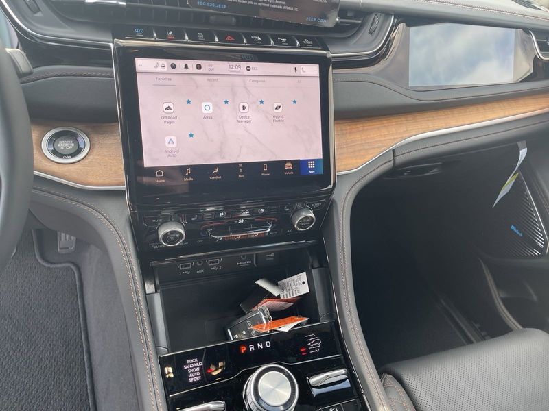 2023 Jeep Grand Cherokee Summit Reserve 4xeImage 18