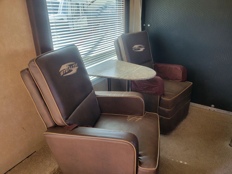 Used 2015 FOREST RIVER STEALTH 1913 Image 9