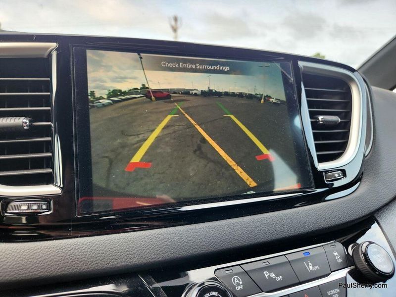 New 2025 Chrysler Voyager LXImage 47