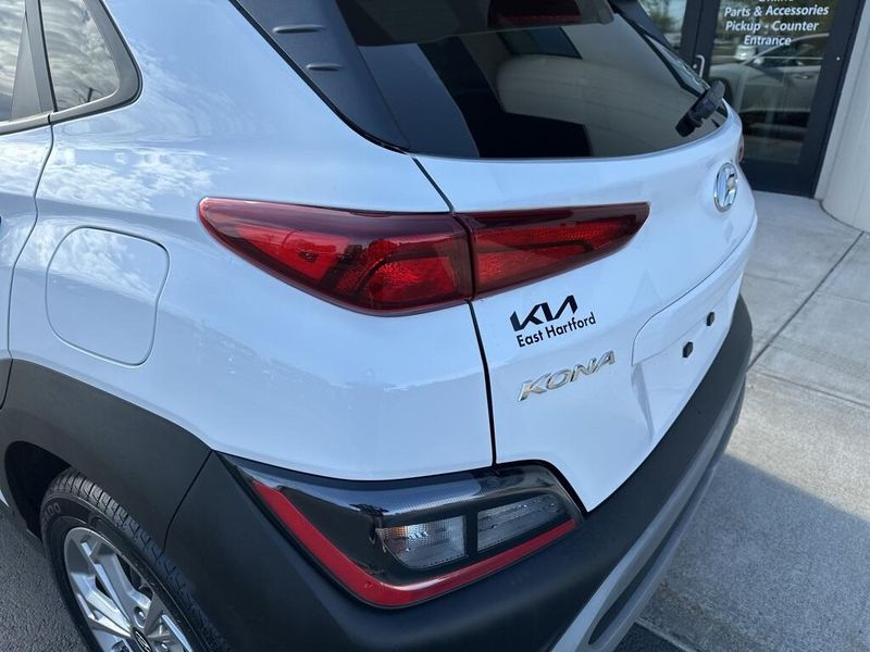 2023 Hyundai Kona SELImage 9