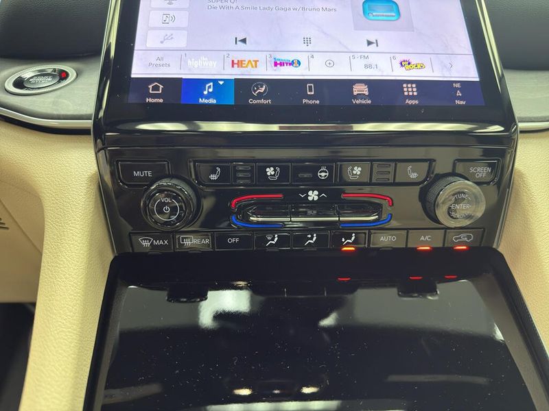 New 2025 Jeep Grand Cherokee Limited 4x4Image 12