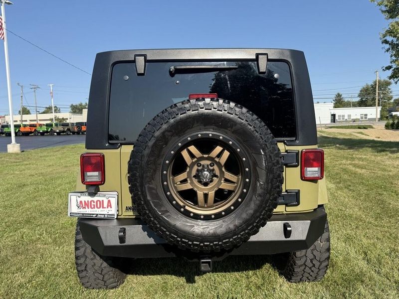 2013 Jeep Wrangler Unlimited Sahara photo 4