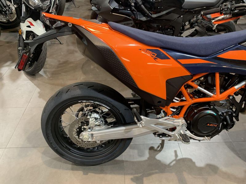 New 2026 KTM 690 SMC R Image 13