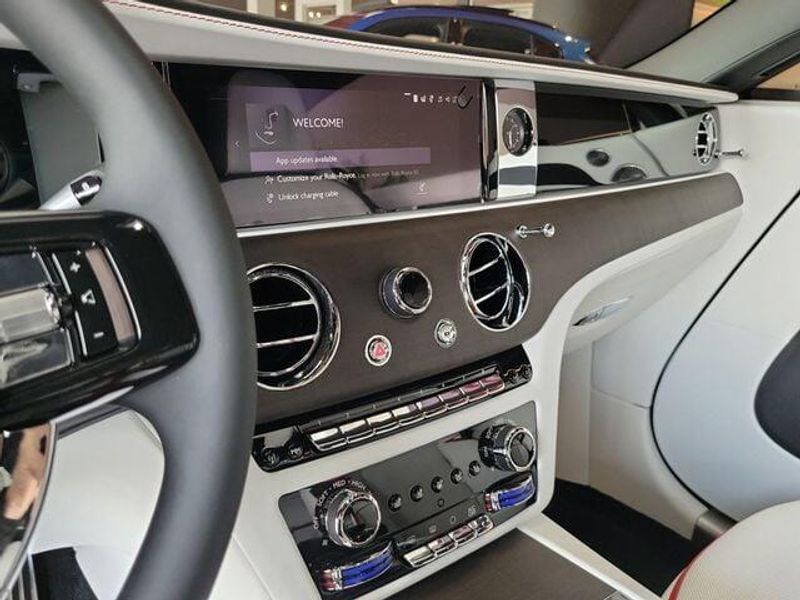 2025 Rolls Royce Spectre photo 12