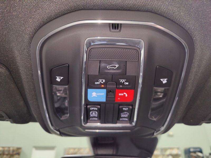 Used 2024 Jeep Grand Cherokee Altitude X 4X4 w/SunroofImage 25