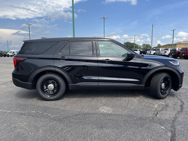 2025 Ford Explorer photo 3