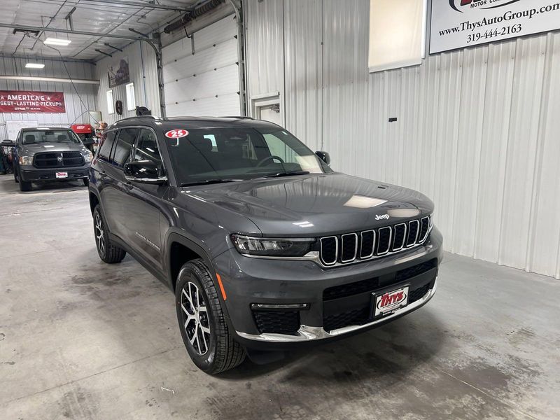 2025 Jeep Grand Cherokee L Limited 4x4Image 4