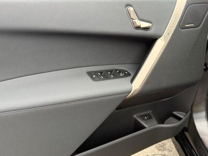 New 2026 BMW iX xDrive60Image 15