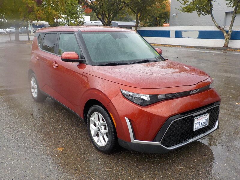 2023 Kia Soul LX S photo 2