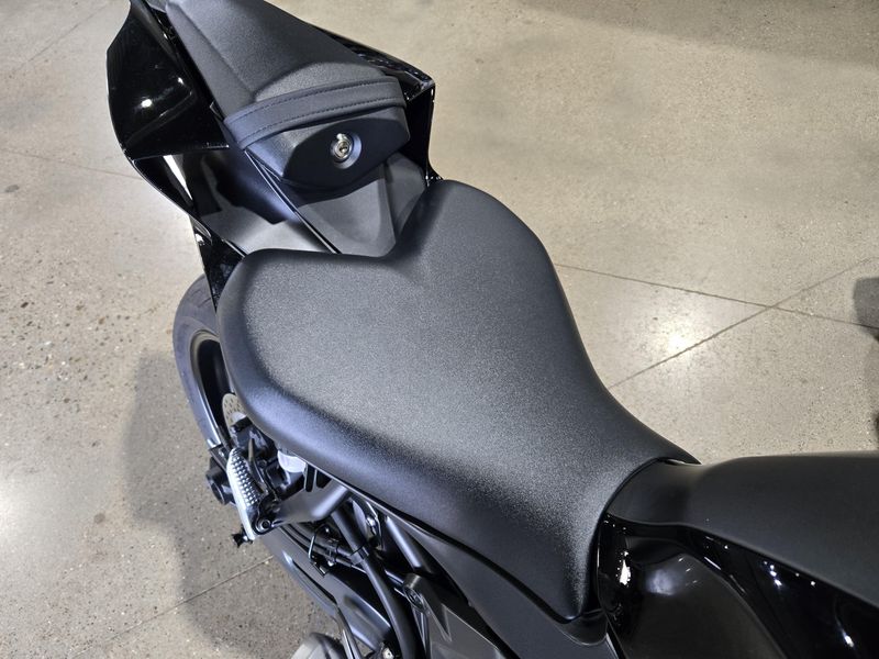 Used 2024 Yamaha YZFR7 Image 13