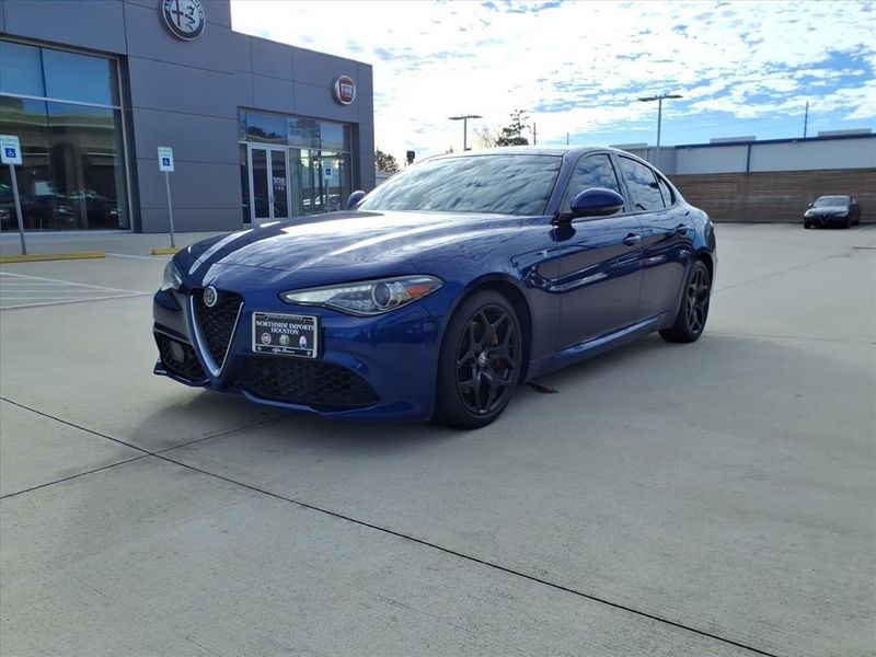 Used 2022 Alfa Romeo Giulia TiImage 4