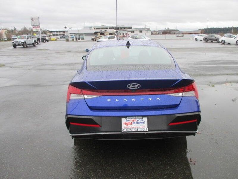 Used 2025 Hyundai Elantra SEL ConvenienceImage 8