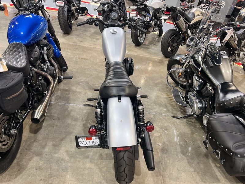 Used 2020 Harley-Davidson SPORTSTER IRON 883 Image 18