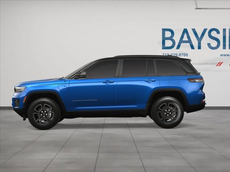 2023 Jeep Cherokee Trailhawk photo 3